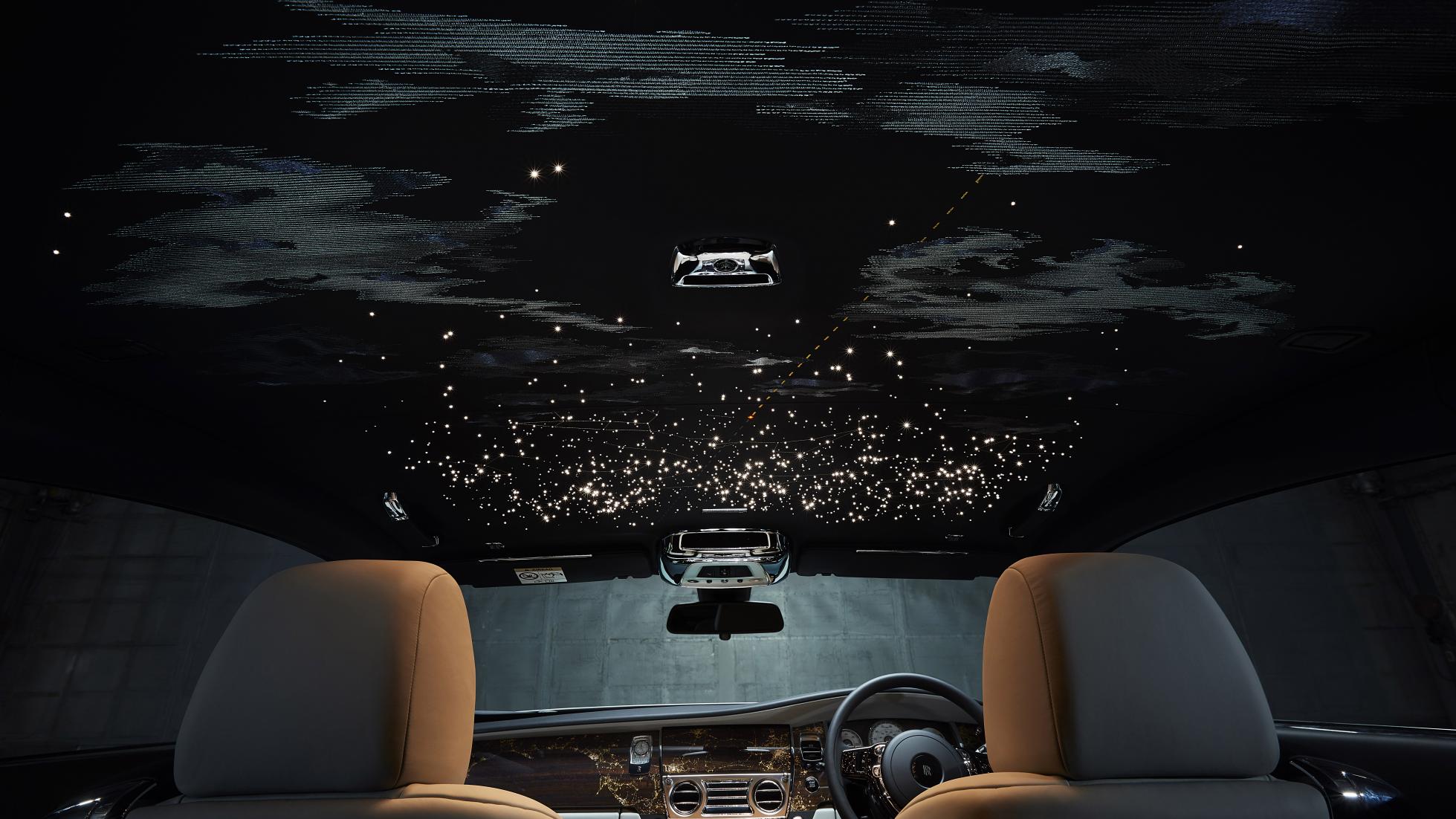 Rolls-Royce Phantom Celestial : Ciel de toit sous une nuit étoilée