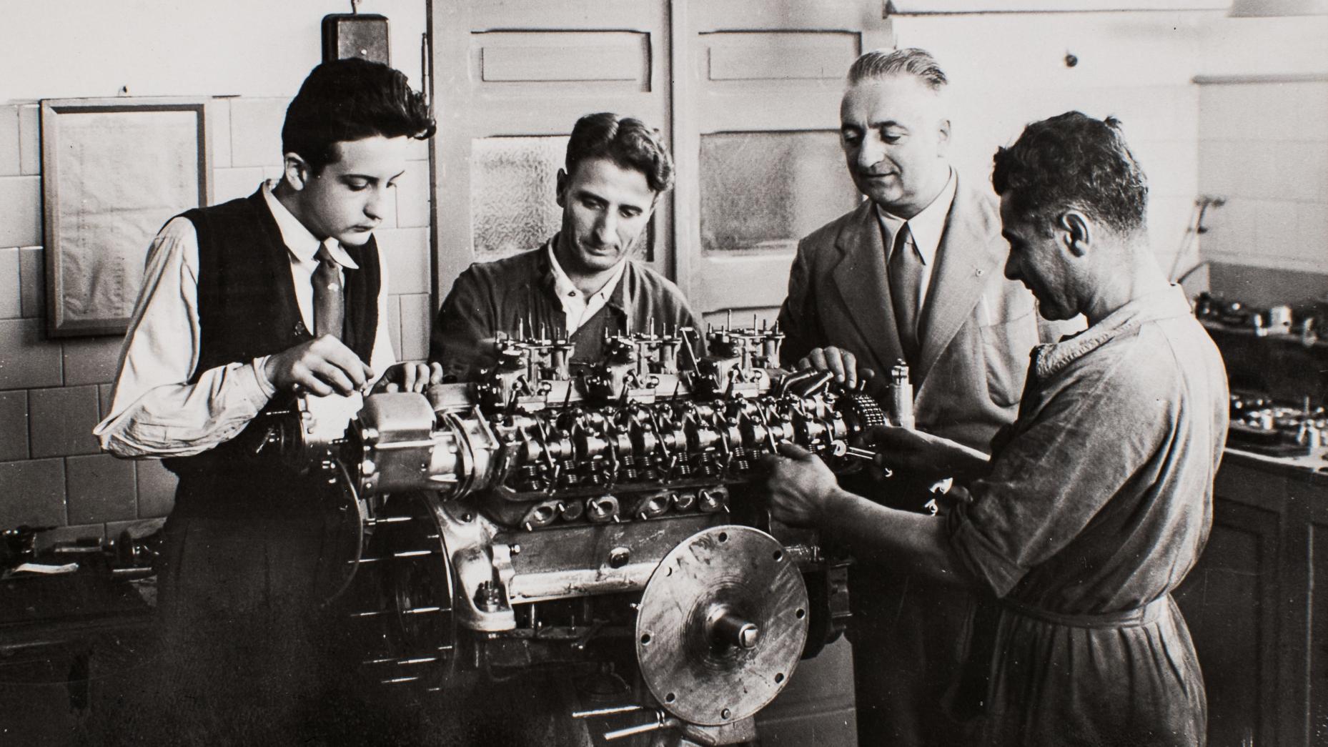 Enzo Ferrari et ses motoristes Giuseppe Busso et Gioachino Colombo à la fin des années 40