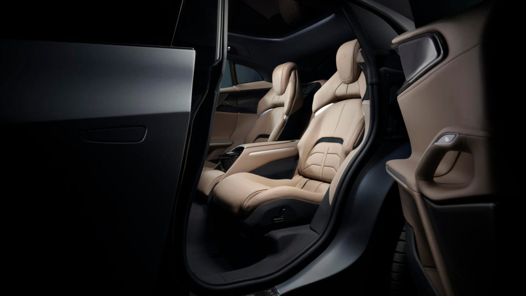 À bord du Purosangue : l'intérieur du SUV Ferrari en détail | TopGear